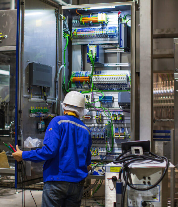 Dolge-Systemtechnik verhindert Maschinenausfälle durch maßgeschneiderte Luftfiltersysteme gegen Elektrokorrosion.